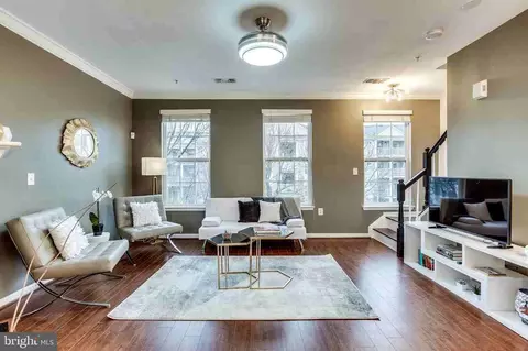 21784 Jarvis Sq, Ashburn, VA 20147