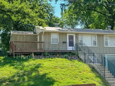 2503 S Vermont Ave, Independence, MO 64052