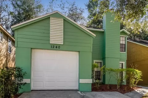 1240 Crossfield Dr, Apopka, FL 32703