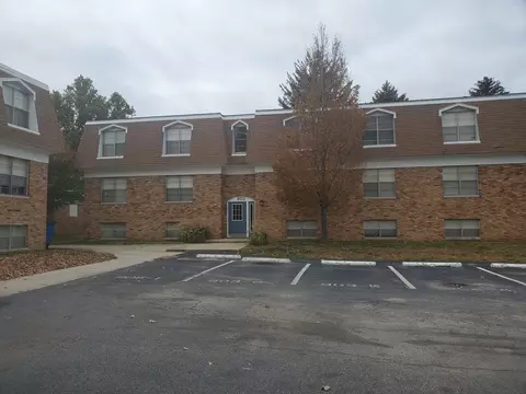 909 S Mattis Ave, Champaign, IL 61821 photo 2