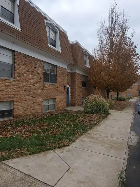 909 S Mattis Ave, Champaign, IL 61821 photo 7
