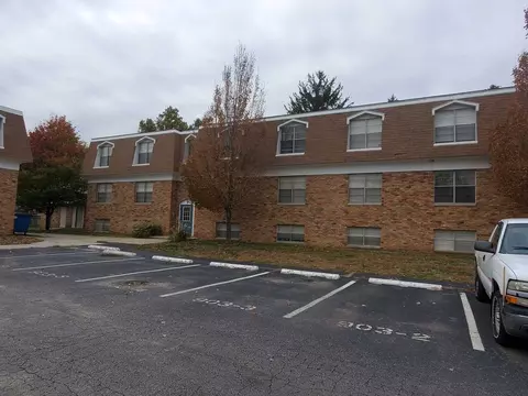 909 S Mattis Ave, Champaign, IL 61821 photo 5