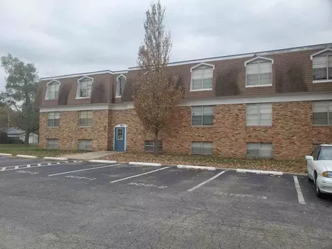 909 S Mattis Ave, Champaign, IL 61821