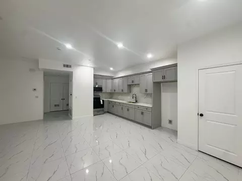 8969 Newport Ave, Fontana, CA 92335