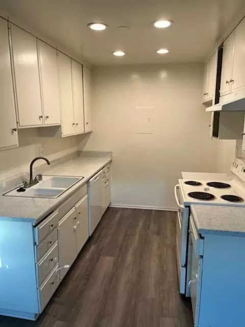 540 S La Veta Park Cir, Orange, CA 92868