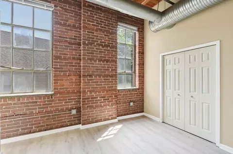 3307 Scranton Rd, Cleveland, OH 44109