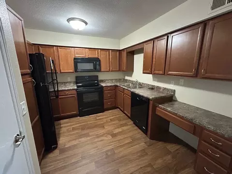 7620 Shawnee Mission Pkwy, Overland Park, KS 66202