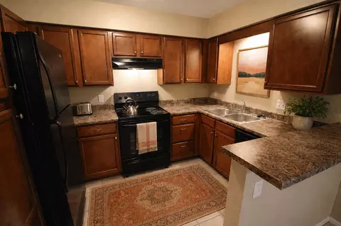 7620 Shawnee Mission Pkwy, Overland Park, KS 66202