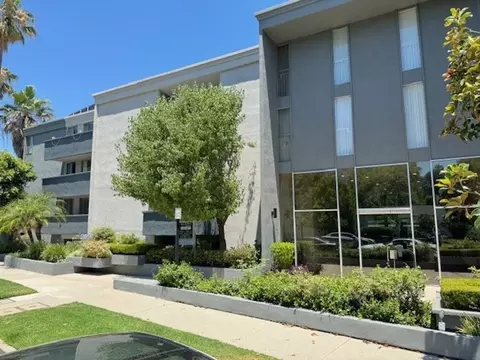 15651 Dickens St, Los Angeles, CA 91436