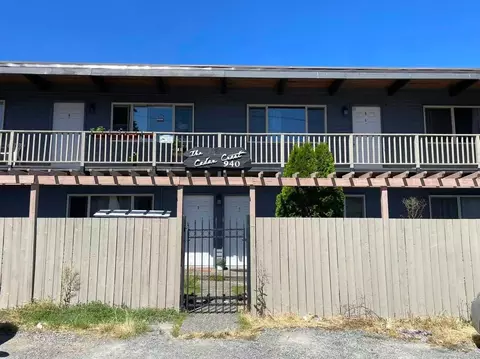 940 N 103rd St, Seattle, WA 98133