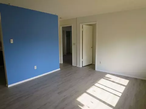 940 N 103rd St, Seattle, WA 98133