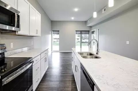 1202 S 177th Plz, Omaha, NE 68130 photo 6