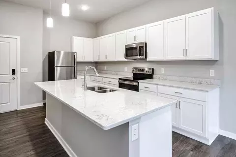 1202 S 177th Plz, Omaha, NE 68130 photo 3