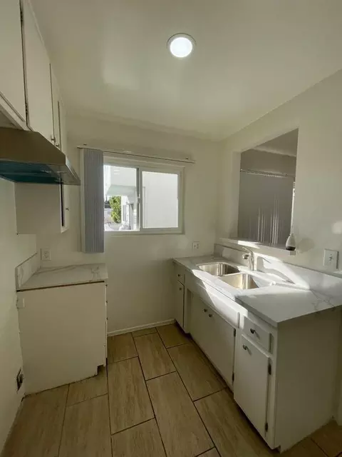 1600 N Bronson Ave, Los Angeles, CA 90028