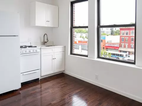 2509 Hoffman St, New York, NY 10458