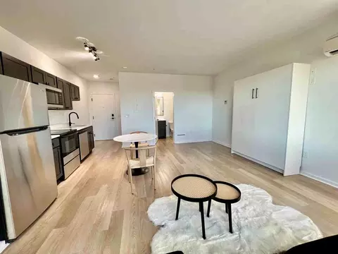 733 W Pratt St, Baltimore, MD 21201