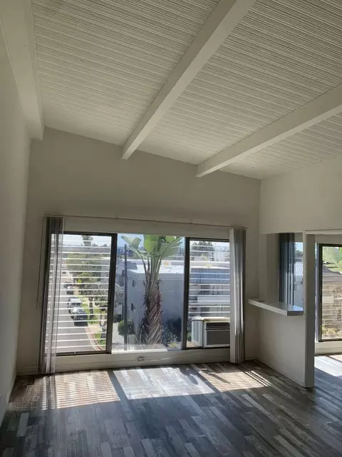 10777 Rose Ave, Los Angeles, CA 90034