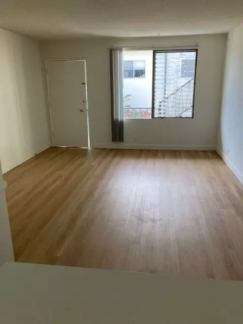 10777 Rose Ave, Los Angeles, CA 90034