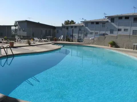 10777 Rose Ave, Los Angeles, CA 90034