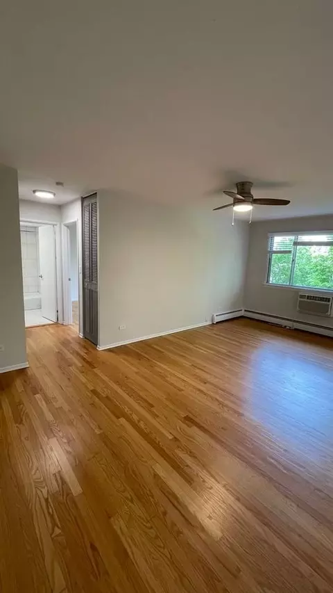 6161 N Winthrop Ave, Chicago, IL 60660