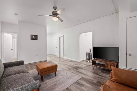 911 W 22nd St, Austin, TX 78705 photo 2