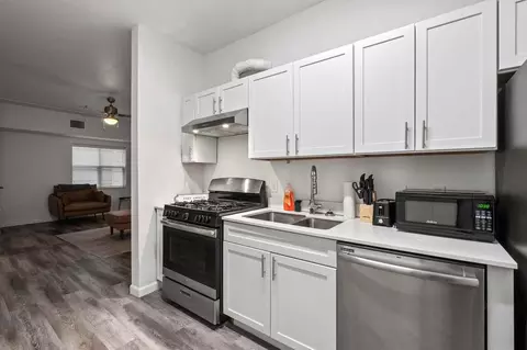 911 W 22nd St, Austin, TX 78705 photo 4
