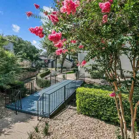 1516 Arbor Town Cir, Arlington, TX 76011 photo 13