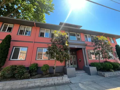 2500 NE Hoyt St, Portland, OR 97232