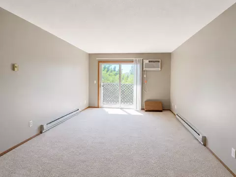 901 Country Club Dr, Marshall, MN 56258