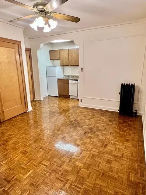 644 W Surf St, Chicago, IL 60657