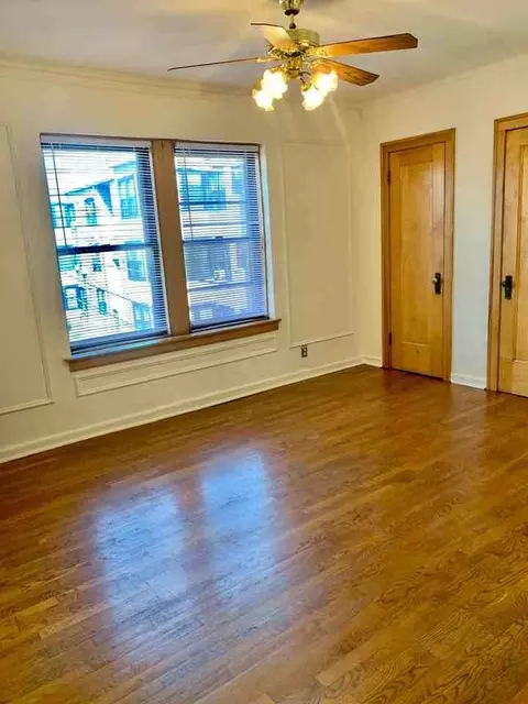 644 W Surf St, Chicago, IL 60657