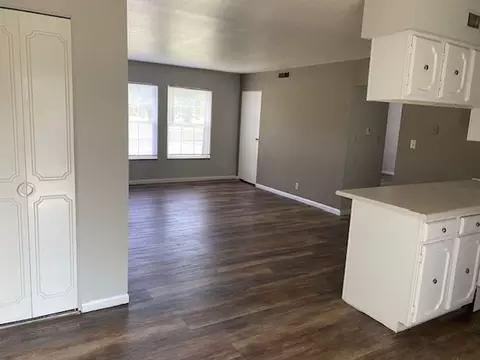 1320 Sangamon Dr, Belleville, IL 62221 photo 3