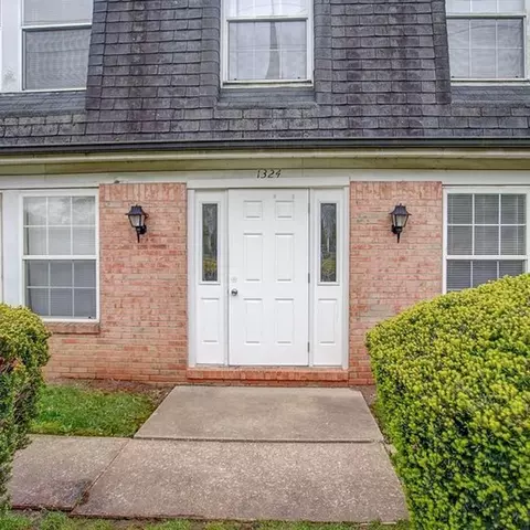 1320 Sangamon Dr, Belleville, IL 62221