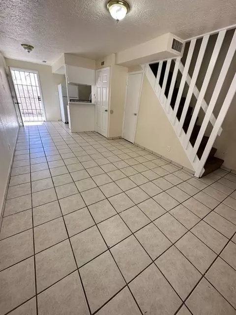320 Espanola St NE, Albuquerque, NM 87108