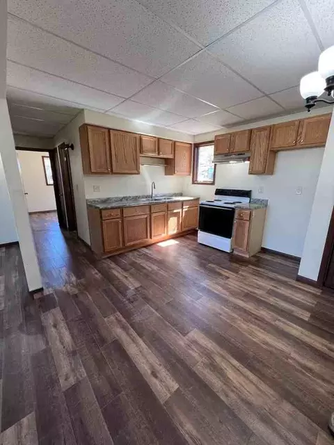 525 E Park Ave, Chippewa Falls, WI 54729