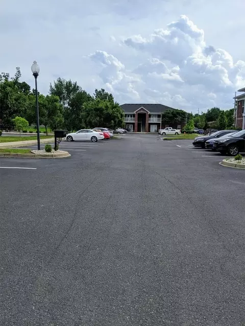 5600 Chariot Run Dr, Louisville, KY 40272