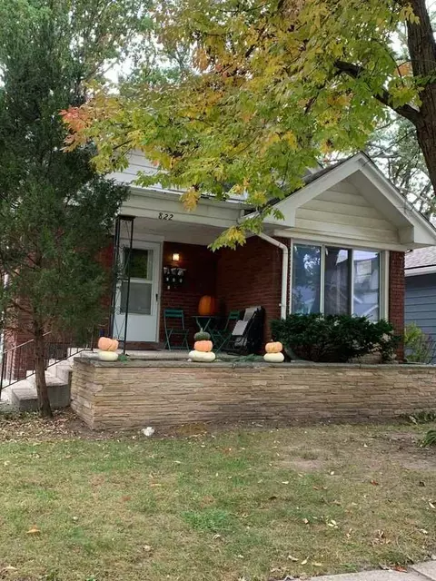 822 Hawthorn Ave, Royal Oak, MI 48067