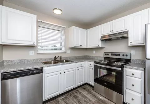 7205 W 55th Ter, Overland Park, KS 66202