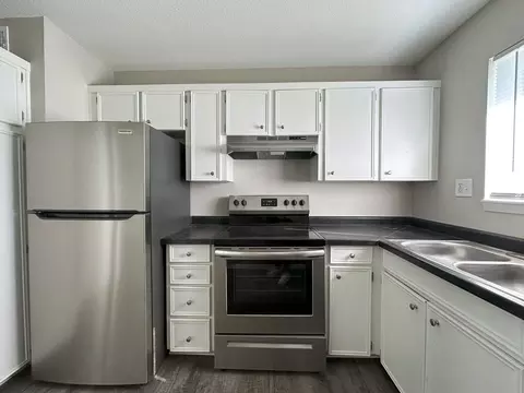 7205 W 55th Ter, Overland Park, KS 66202