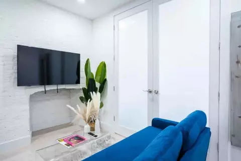 402 E 11th St, New York, NY 10009