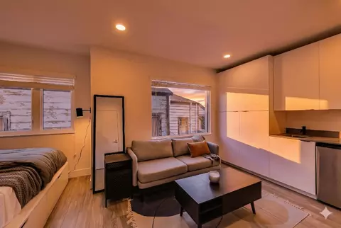 1705 Mandela Pkwy, Oakland, CA 94607 photo 2