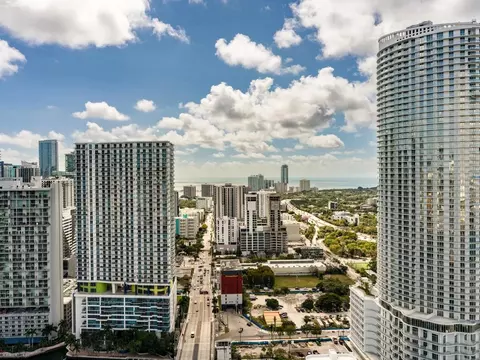 300 SW 2nd Ave, Miami, FL 33130 photo 33