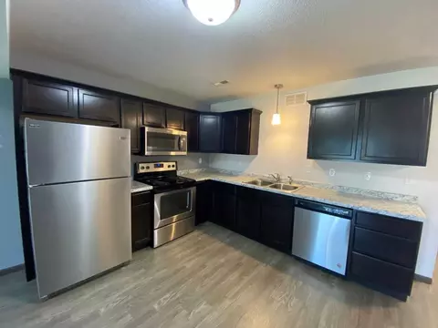 901 E Olive St, Marshalltown, IA 50158