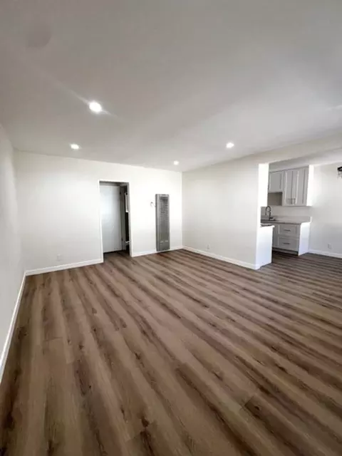 124 S Everett St, Glendale, CA 91205 photo 2
