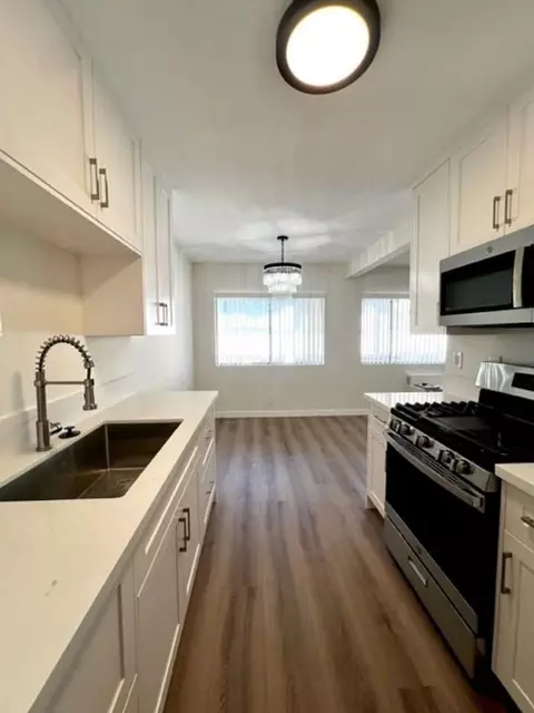 124 S Everett St, Glendale, CA 91205