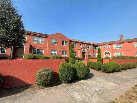 2437 NE Hoyt St, Portland, OR 97232
