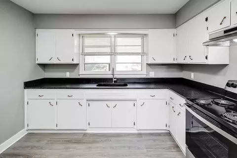 4732 S 77th Ave, Ralston, NE 68127