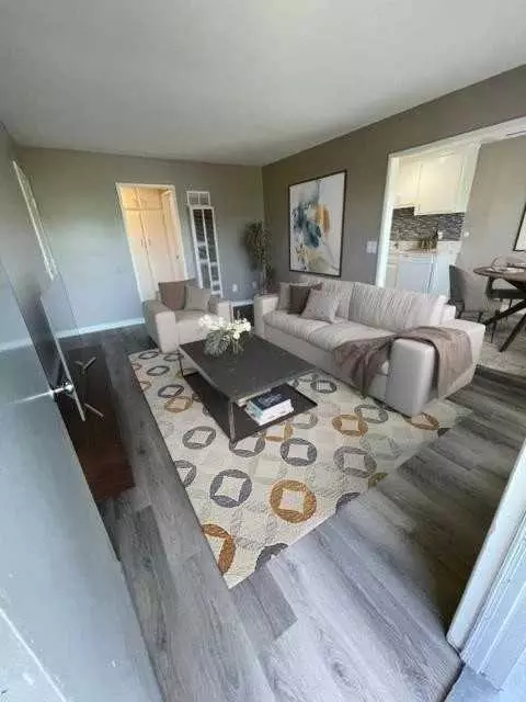 301 Avocado St, Costa Mesa, CA 92627