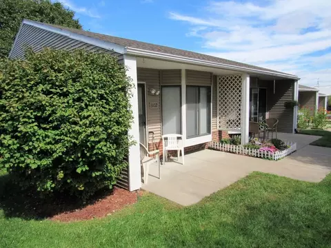 3222 S 68th Plz, Omaha, NE 68106