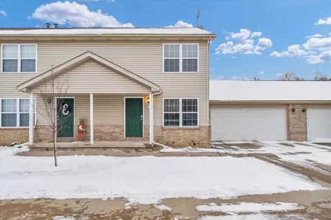 1027 Maple Hill Rd, Bloomington, IL 61705 photo 2